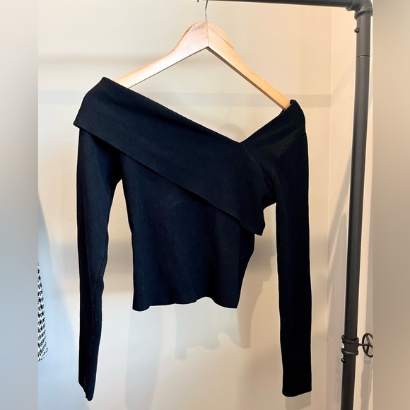 Off the shoulder long sleeve top - Picture 3 of 5